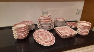boşqab dəstləri instagram: Обеденный набор, цвет - Красный, Фарфор, Villeroy & Boch, Германия