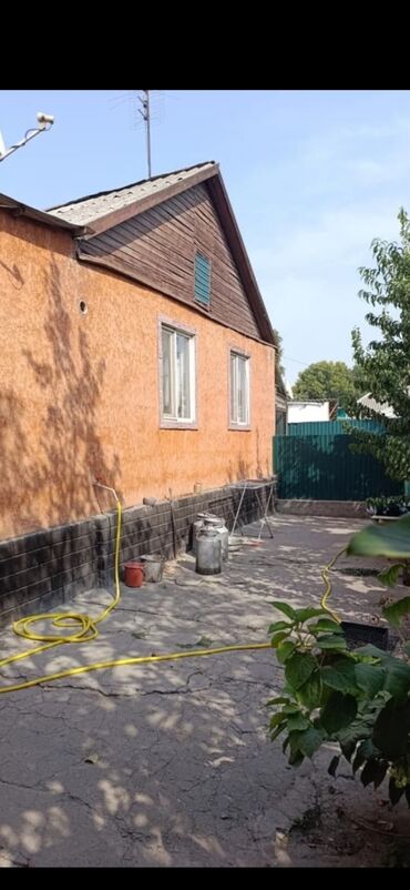 домик деревянный: 55 м², 3 комнаты, Парковка, Сарай, Забор, огорожен