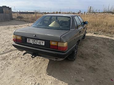 авто ижара: Audi 100: 1985 г., 2.2 л, Кол менен иштөөчү, Бензин, Седан — 2