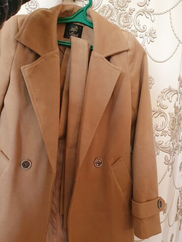 зимние пальто: Пальто,одевала раз. могу уступить. договоримся🥰,42 размер,ниже колен