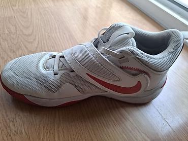 all star patike duboke: Patike za decu sa prepoznatljivim Nike dizajnom. Izrađene su od — 4