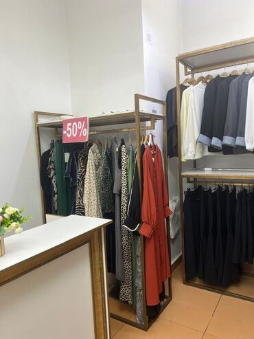 Стеллажи: Продаю кранштейны и зеркало с подсветкой в хорошем состоянии — 3