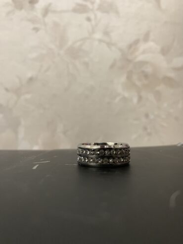 серебристое кольцо: Кольцо размер 18