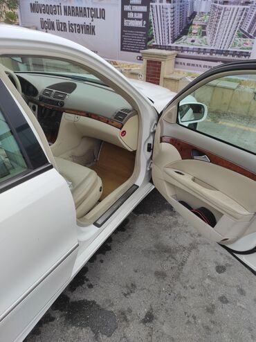 Mercedes-Benz: Mercedes-Benz E 240: 2.6 l | 2003 il Sedan — 7