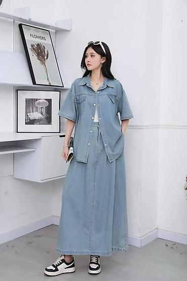 Костюмы с юбкой: Джинсовые комплекты для женщин Варианты: - Юбочный костюм из денима — 13