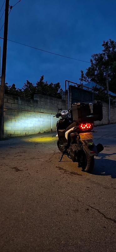 mitsubishi ehtiyat hisseleri sumqayit: Şəhər içi və kuryer istifadəsi üçün praktiki skuter - Rəng: ağ/qara — 5