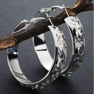 Minđuše: Mindjuse
Cena:950din — 2