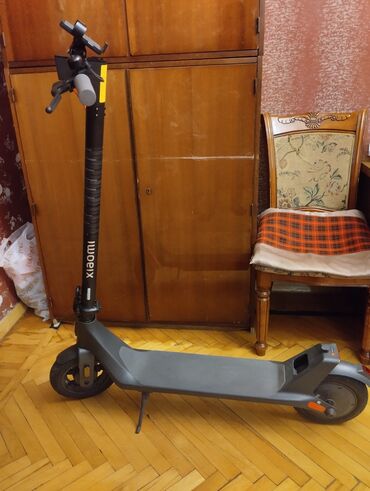 электронный самокат: Xiaomi elektrik skuter - Brend: Xiaomi (rul sütununda loqo görünür) -