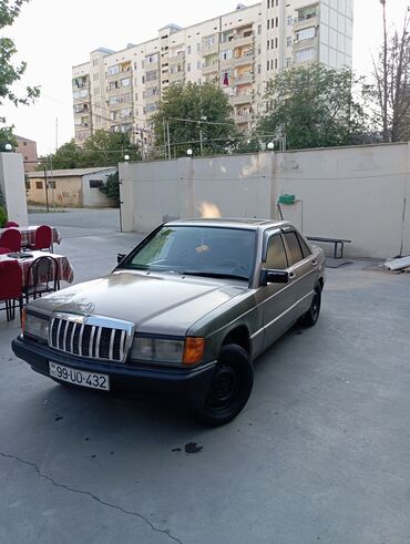 Mercedes-Benz: Mercedes-Benz 190: 2 l | 1989 il Sedan — 2