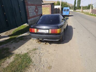 продаю связи с переездом: Audi 80: 1990 г., 1.8 л, Механика, Бензин, Седан
