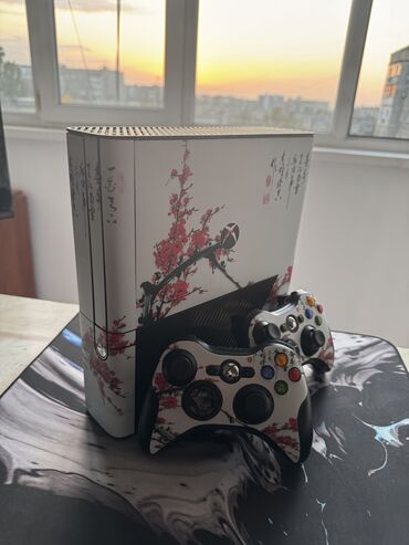 компьютеры игравой: В наличии Xbox 360E, Черного цвета Корпус обклеен наклейкой от пыли и