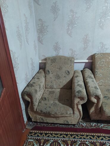 чехол на диван и два кресла: Диван-кровать, цвет - Бежевый, Б/у