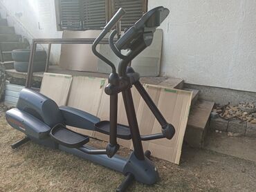 Ostale sprave za vežbanje: Elipticni (kros) trenazer "Life fitness 9500HR", koriscen ali sasvim — 3