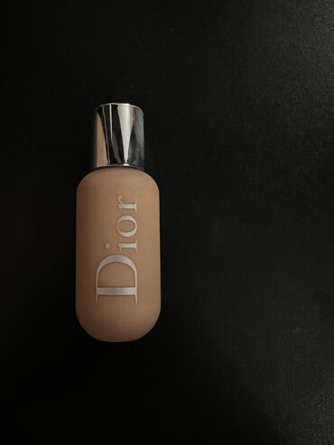 Şəxsi əşyalar: Dior orginal backstage tonal krem nomresı 2W 75 azne adoreden alınıb