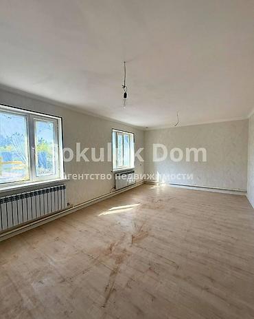 1: 🏠Продается дом с. Сокулук, от трассы 800 метров. 🟡Комнаты: 4 🟡Участок — 6