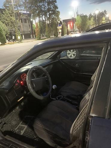 мерседес 124 с: Audi 80: 1989 г., Седан — 7