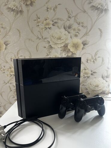 playstation 4 500gb: PlayStation4 idealdi. Icinde hesab olaraq FC24 var. 500gb oz yaddasi +