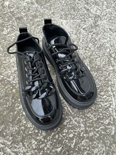 crne lakovane cizme: Oksfordice, 37