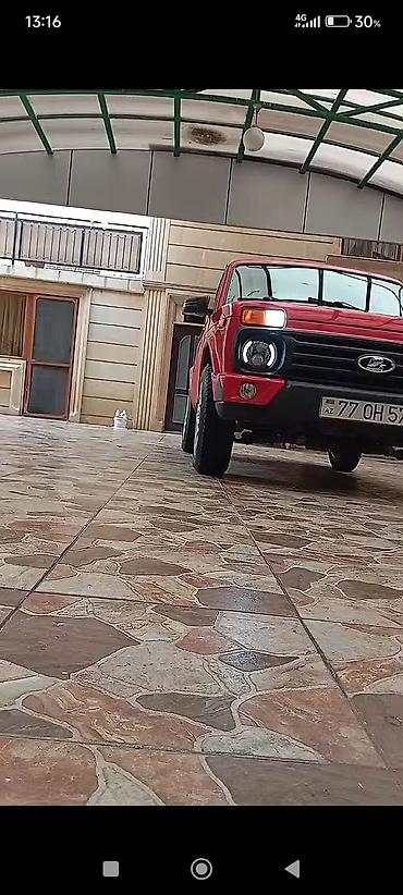 niva disqləri: LADA Niva (VAZ 2121) – parlaq qırmızı rəngdə şəhər və off-road üçün — 1
