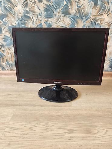 Мониторы: Два ЖК‑монитора для ПК. 1) LG Flatron W2234S - Диагональ 22" (серия — 2