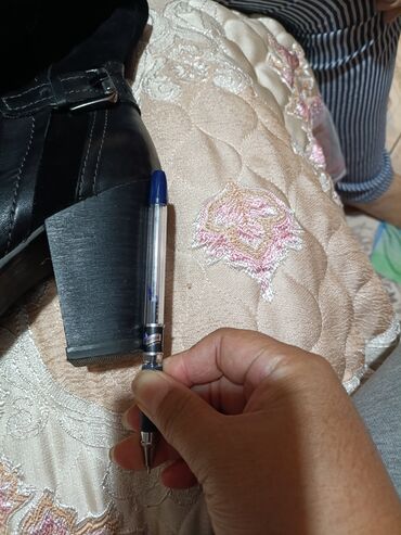 Сапоги: Продаю сапоги демисезонные, производство эмираты,одевали два раза — 8