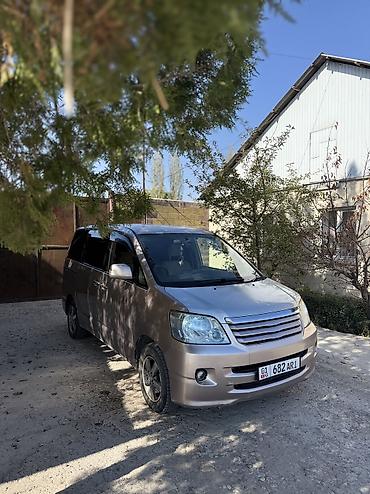Toyota: Toyota Noah: 2002 г., 2 л, Автомат, Бензин, Минивэн — 4