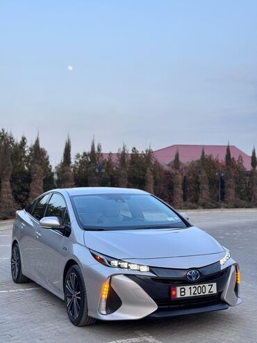 Toyota: Toyota Prius: 2018 г., Автомат, Гибрид, Седан — 11