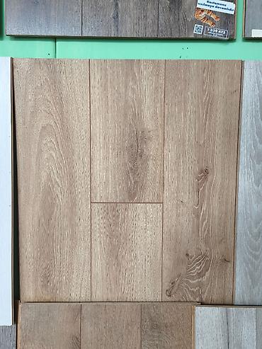 bedroom: Ağac teksturalı laminat döşəmə paneli - Rəng/ton: isti açıq palıd — 1