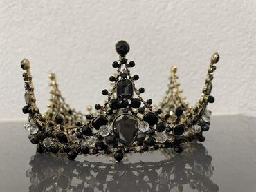 Aksesoari za kosu: Krune 
Cena 1400din — 3