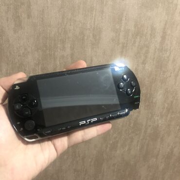 Видеоигры и приставки: PSP 1000 
Sadəcə ekranı yanıb, başqa hər şey işlək vəziyyətdədi