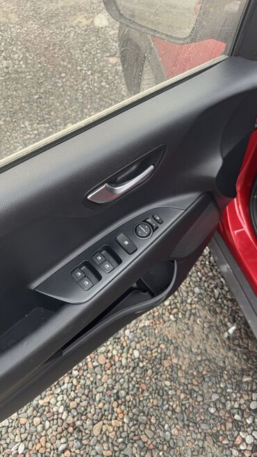 Kia: Kia Stonic: 2019 г., 1.4 л, Автомат, Бензин, Хэтчбэк — 4