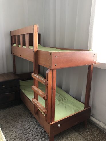односпальная гарнитуры: Балдар үчүн эки ярустуу, Колдонулган, Табигый жыгач, түсү - Күрөң
