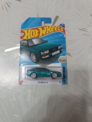 жёлтый домик: Базовая Машинка Hotwheels '87 Audi Quattro'