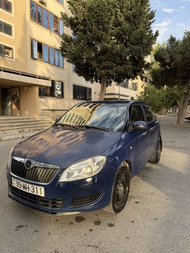 запчасти гольф 2: Skoda Fabia: 1.6 l | 2011 il 288900 km Hetçbek