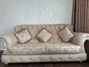Sifarişlə dolablar: Divan, İşlənmiş