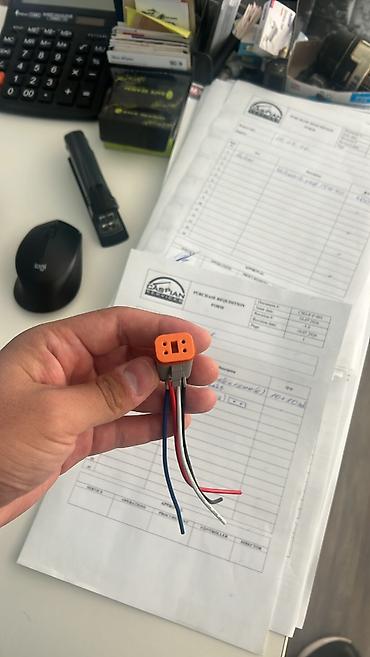 Другой транспорт: Avtomobil şarj aparatı, Avtomobilin üzərində gəlib, təzədir, 7 kv — 2