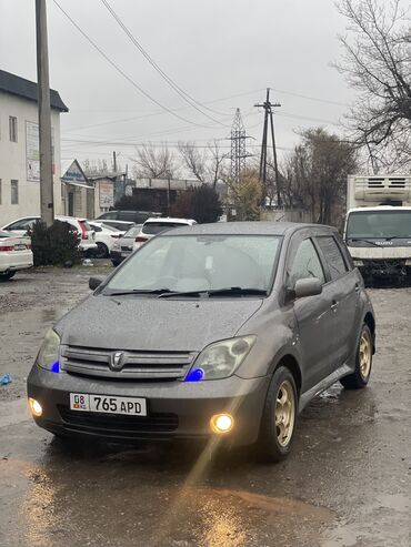 Toyota: Toyota ist: 2004 г., 1.3 л, Автомат, Бензин, Купе