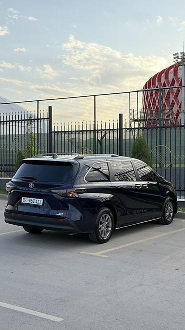 voxy noah: Toyota Sienna: 2023 г., 2.5 л, Вариатор, Гибрид, Минивэн — 4