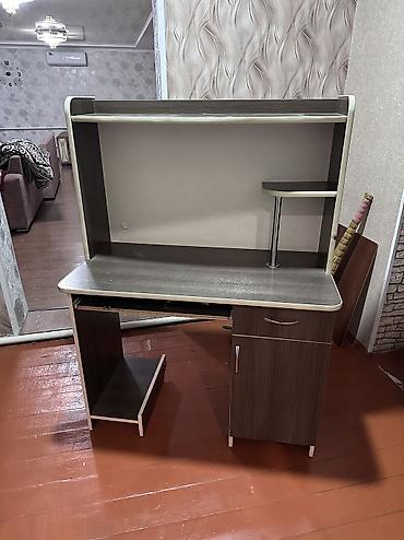 Компьютерные столы: Компьютерный стол, Новый, С полками — 1