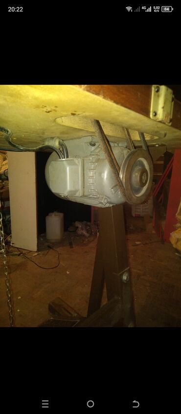 Industrijske šivaće mašine: Industrijska mašina za pravljenje rupica – PFAFF - Profesionalna — 3