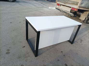 Другая мебель: Офисный стол с юбкой. Компьютерный стол. Письменный стол в наличии и — 3