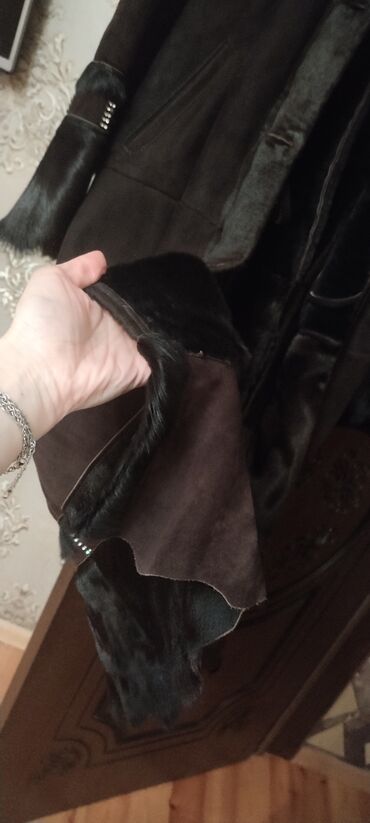 Kürklər: Qadin Kürk. Heç bir problemi yoxdur. 36-38 Razmer geyinenlere çox — 4