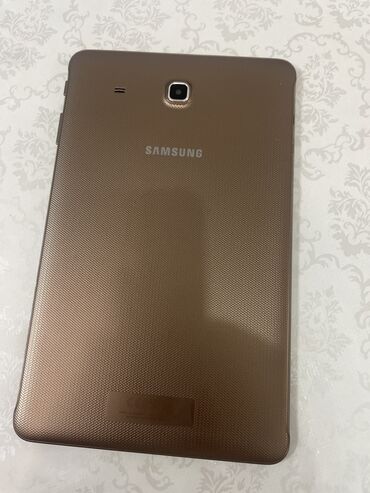 самунг: Samsung T500, Б/у, 8 GB, цвет - Коричневый, 1 SIM