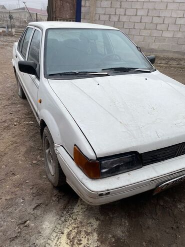 Nissan: Nissan Sunny: 1989 г., 1.6 л, Механика, Бензин, Седан