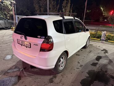 срочно в связи с переездом: Honda Fit: 1.3 л, Вариатор, Бензин, Хетчбек