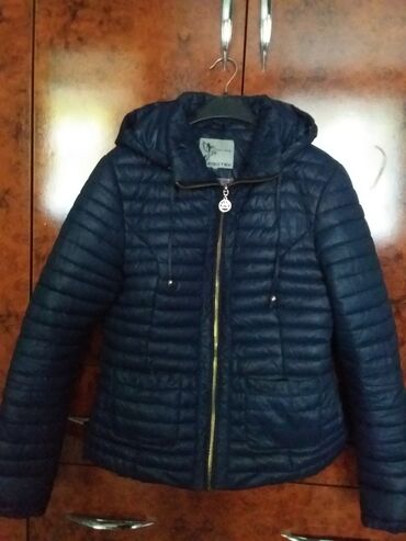 теплая зимняя куртка женская: Пуховик, С капюшоном, S (EU 36), M (EU 38)