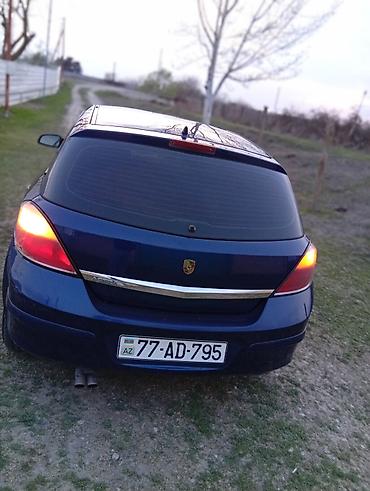 Opel: Opel Astra H, göy rəng, heçbek kuzov. Texniki xüsusiyyətlər: - Ön — 5
