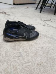 Кроссовки и спортивная обувь: - Размер: EU 38 длина стопы 250 мм (указано на ярлыке). - Верх — 8