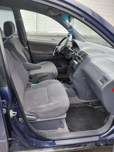 Toyota: Toyota Picnic: 1999 г., 2 л, Механика, Бензин, Универсал — 8