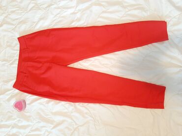 karirane sive pantalone: Pantalone, crvene nove. U NS lično preuzimanje